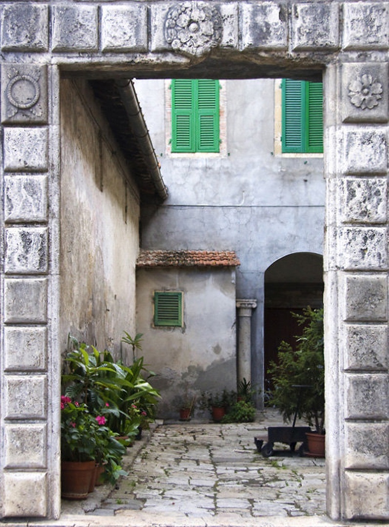 Dvorišče by