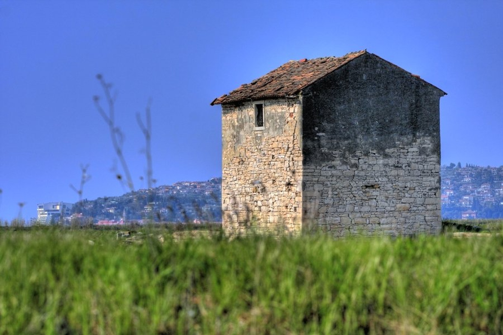 Osamljena by OLIVER P
