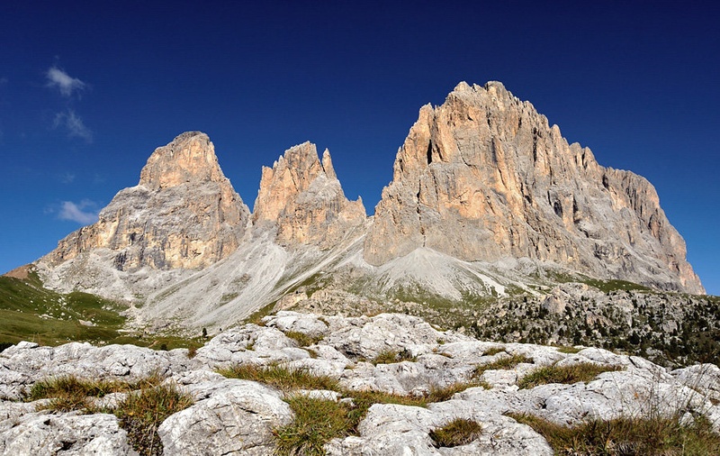 Dolomiti; gore, da dol padeš ... by Janez Mencinger