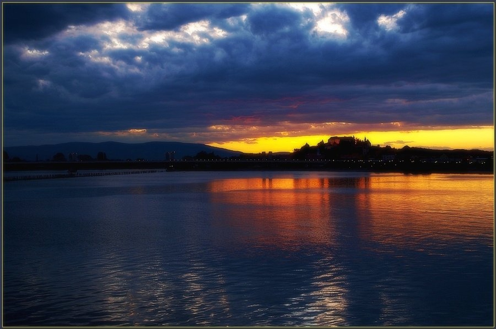 Ptuj tone v noč by zvonko ferčič