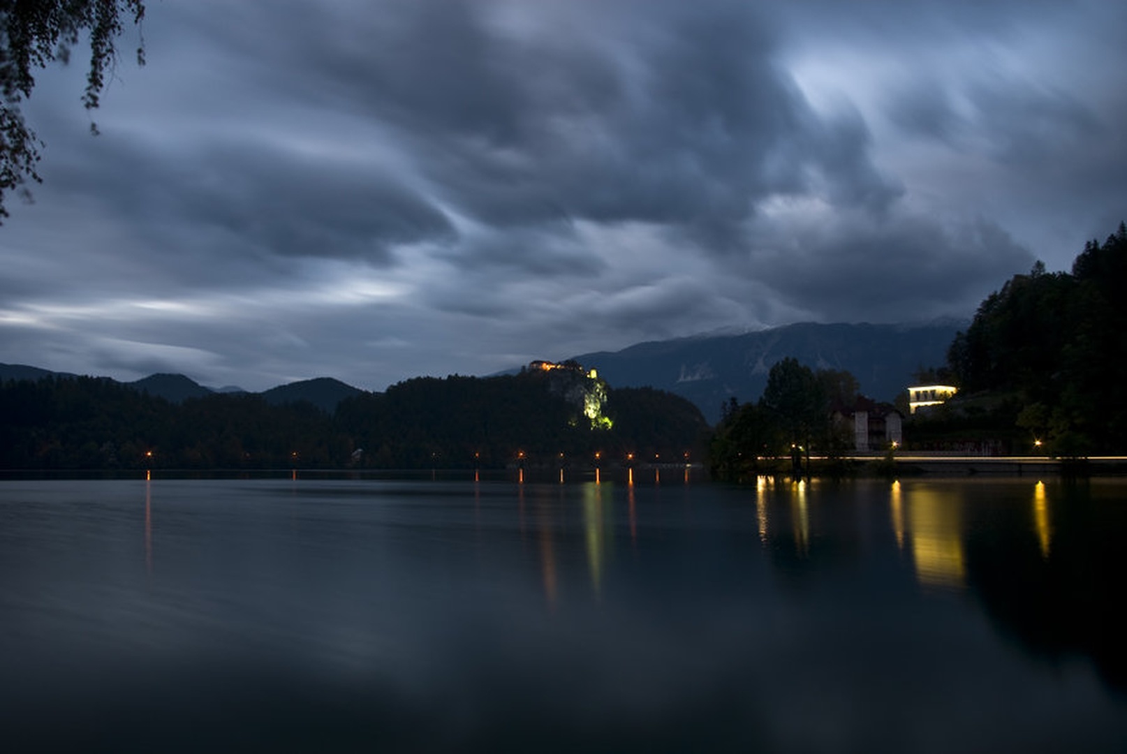 Bled-ponoči by Luka Pogačar