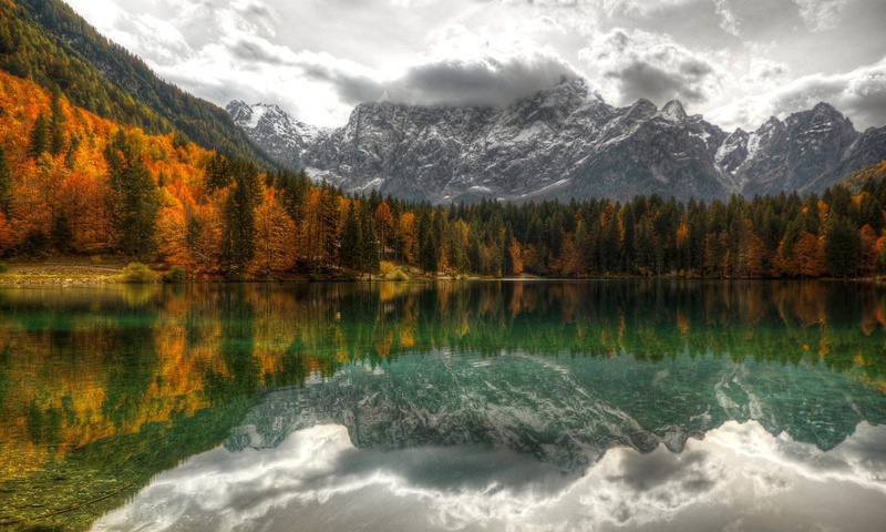 Mangartsko jezero by Boštjan Peterka