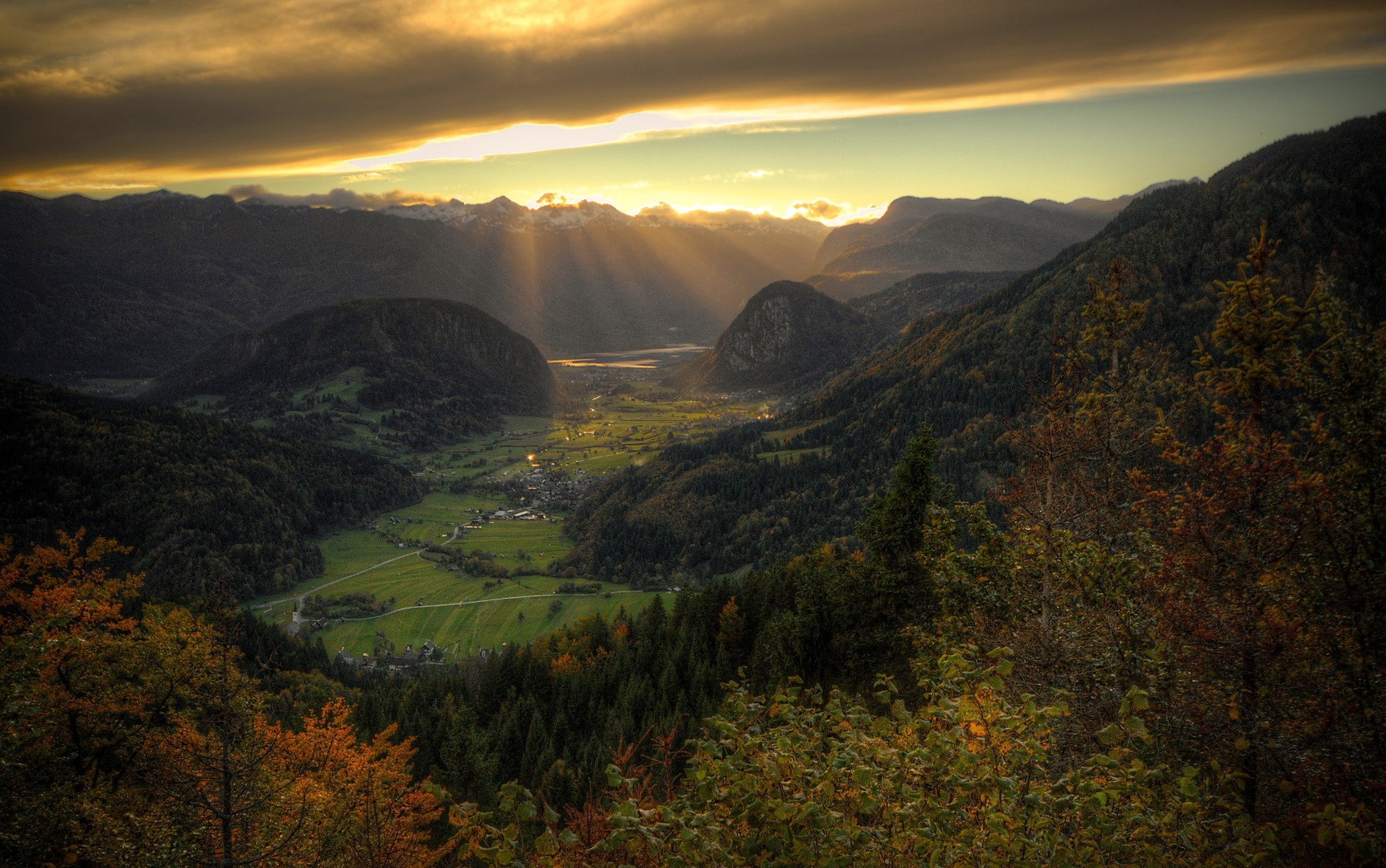 Pogled na Bohinj by Boštjan Peterka