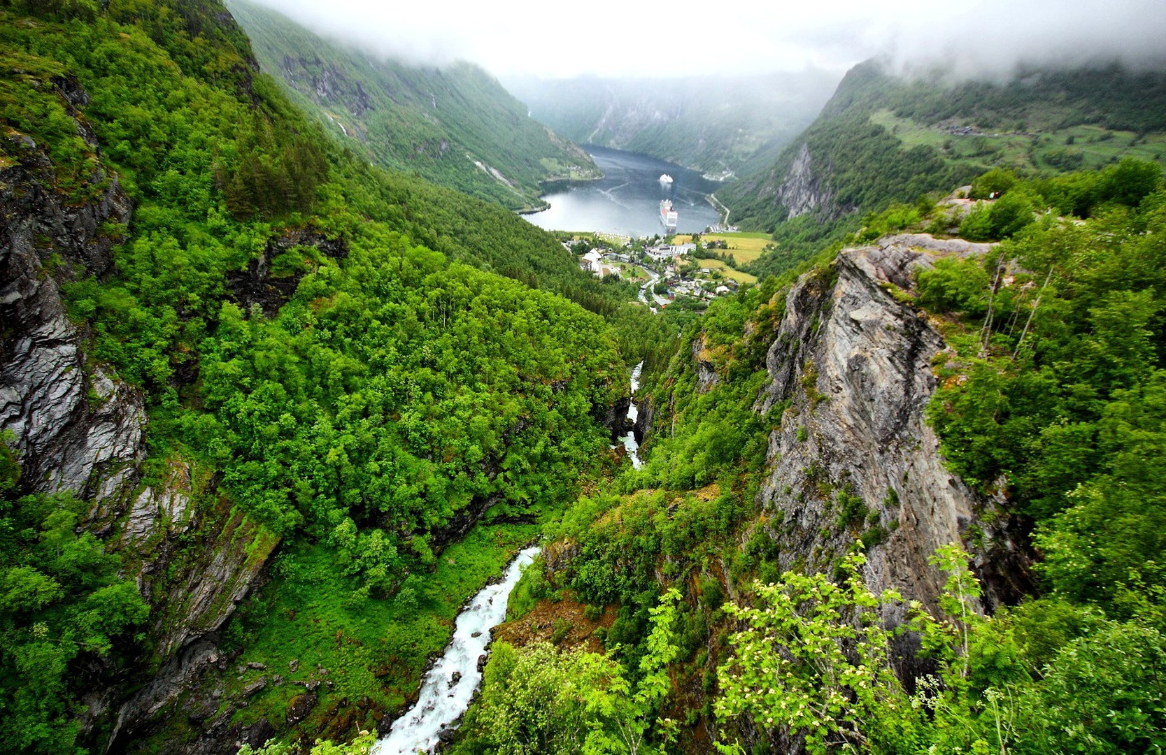 Geiranger fjord by Boštjan Peterka