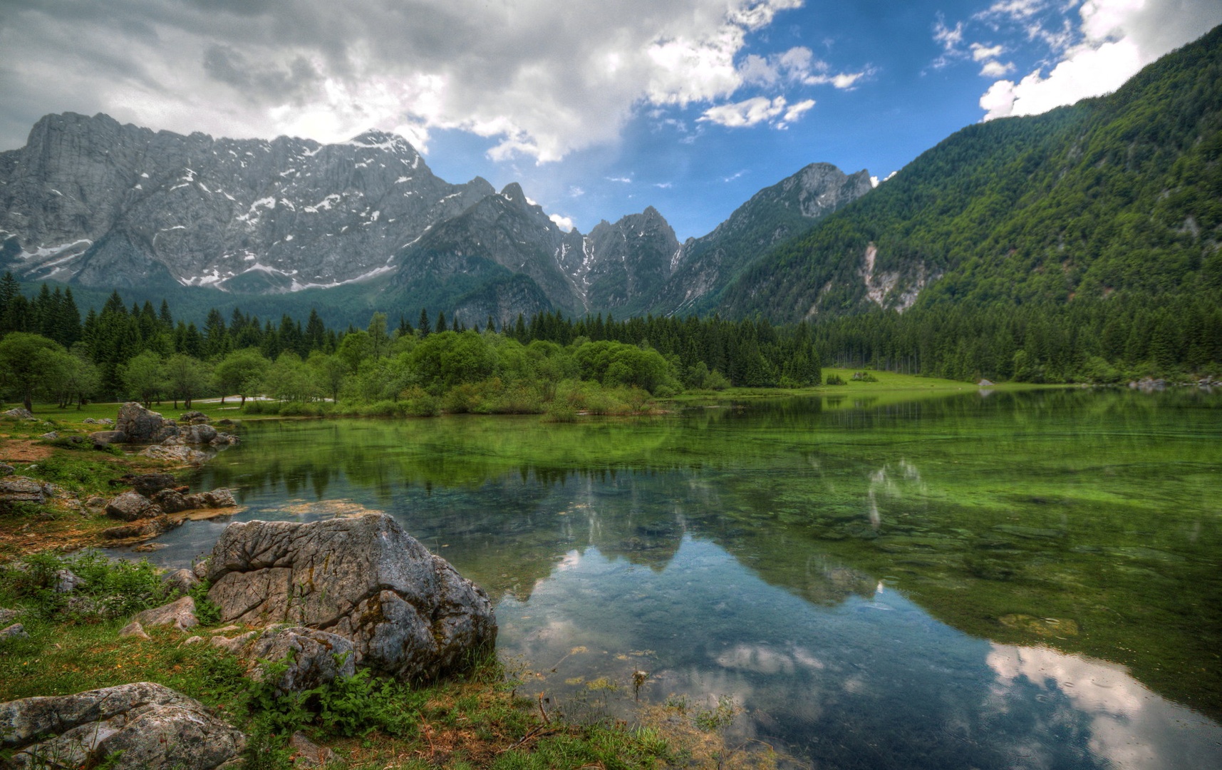 Mangartsko jezero by Boštjan Peterka