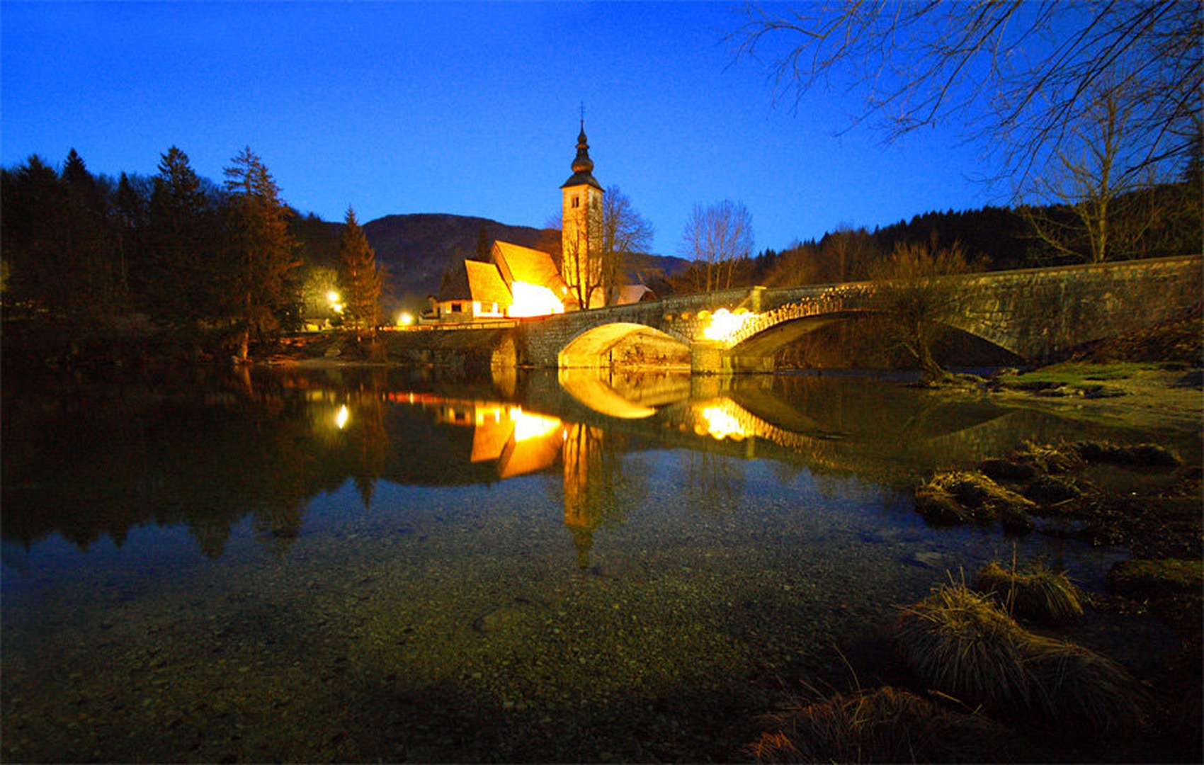 Nočni Bohinj by Boštjan Peterka