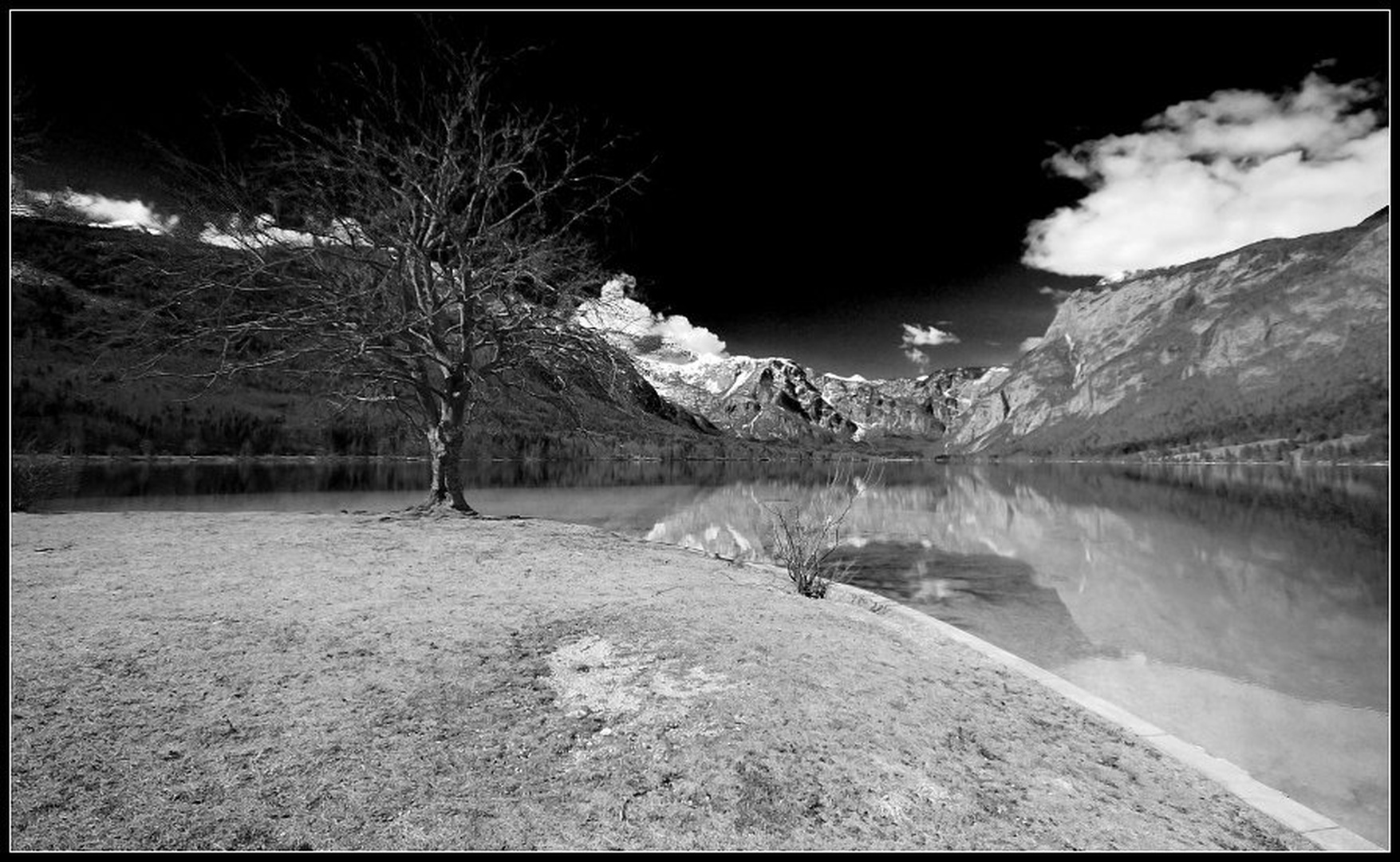 Jezero by Boštjan Peterka
