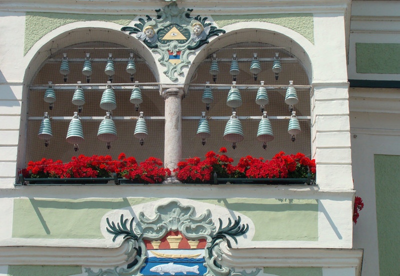 Okno z zvončki by Andreja Šušteršič