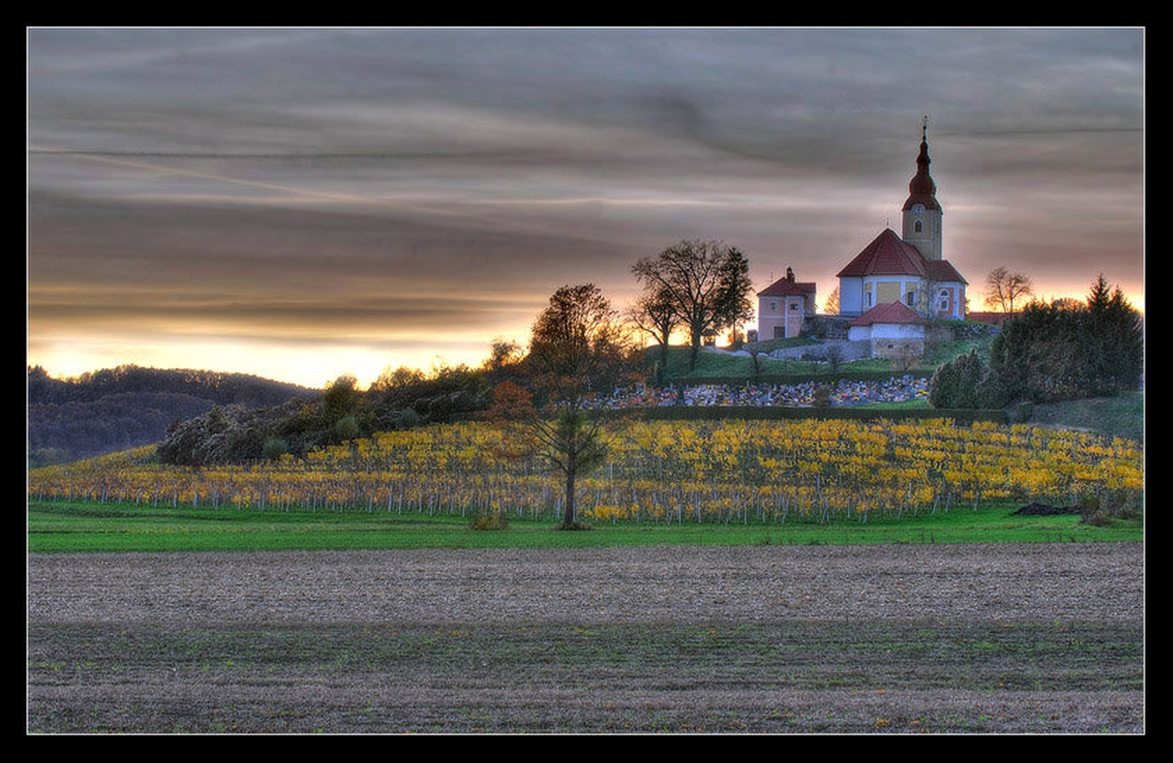 Jesenski večer by Uroš