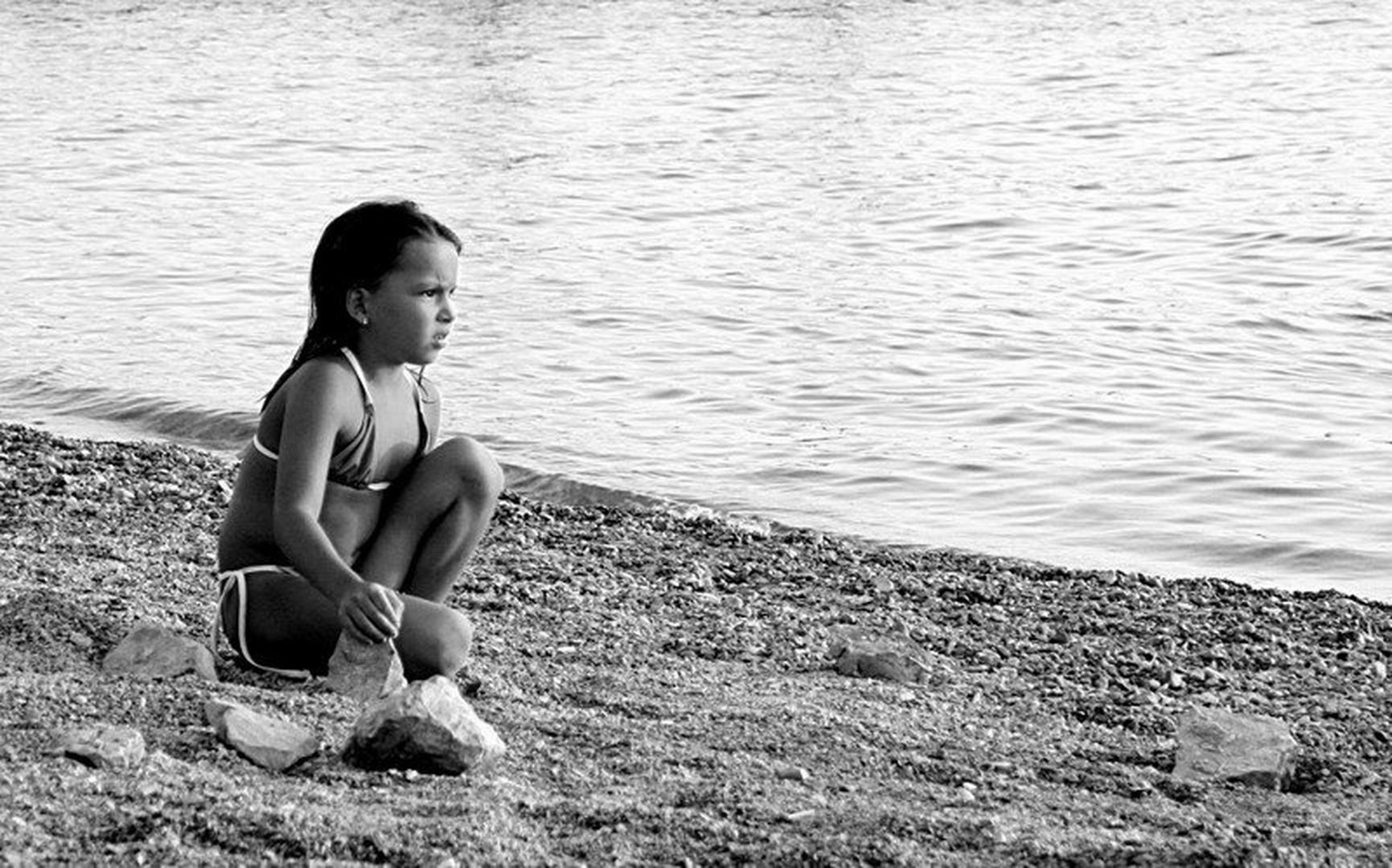deklica na plaži by Anja Matko