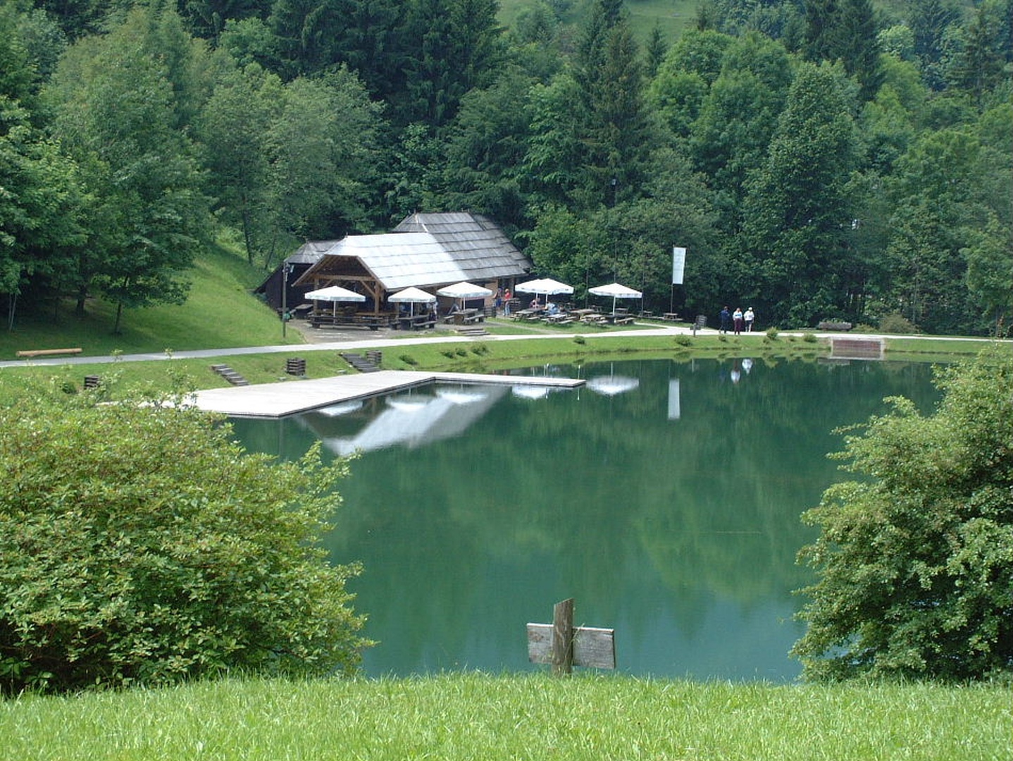 Ivarčko jezero by Stanko Mravljak