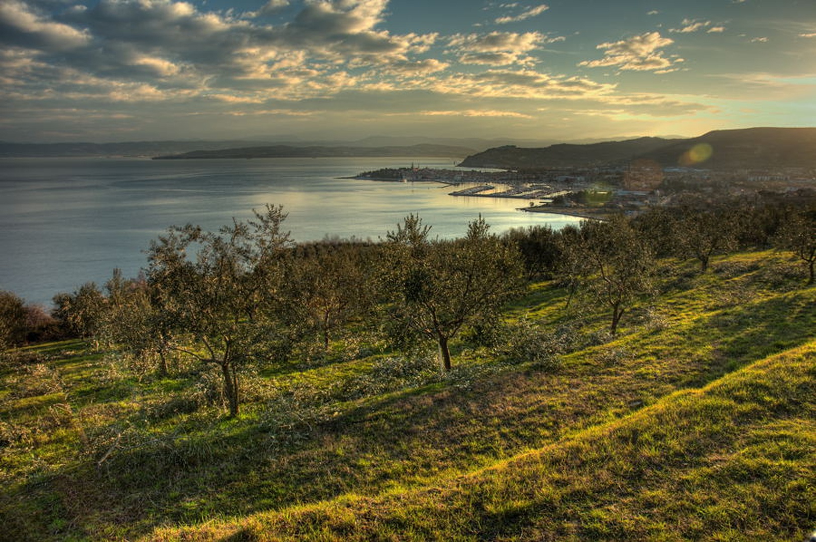 "Sunce se ponovo radja..." - Izola by Aleksandar Savic