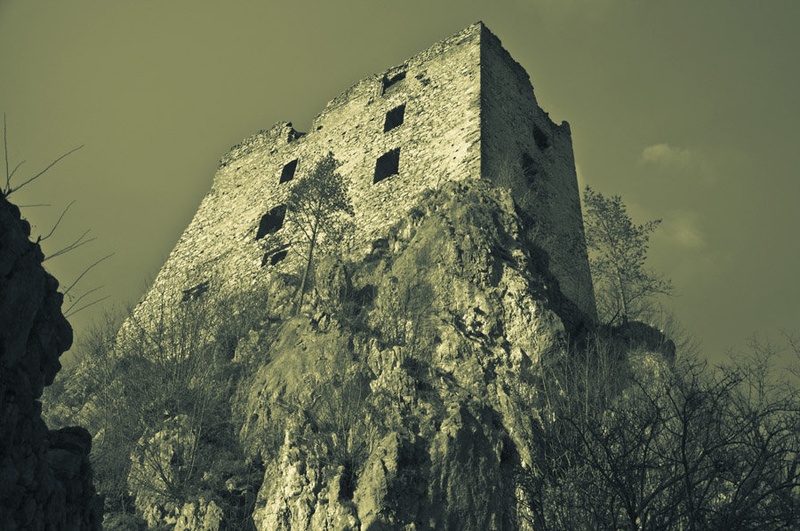 grad kamen by andraž muljavec