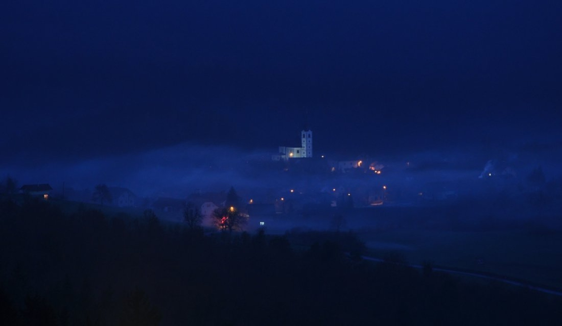 ko se prižgejo luči... by Andrej Gubič