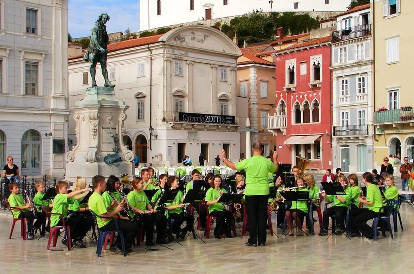 poslušam vas by Andrej Gubič