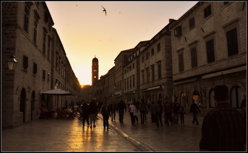Dubrovniške večerne razglednice by Andrej Gubič
