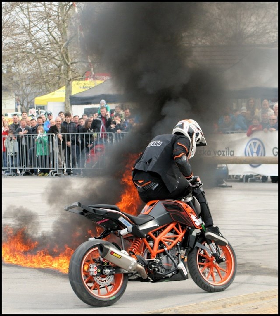 Moto w by Marjan