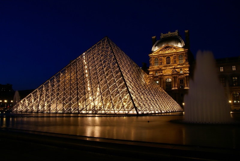 Louvre by budo