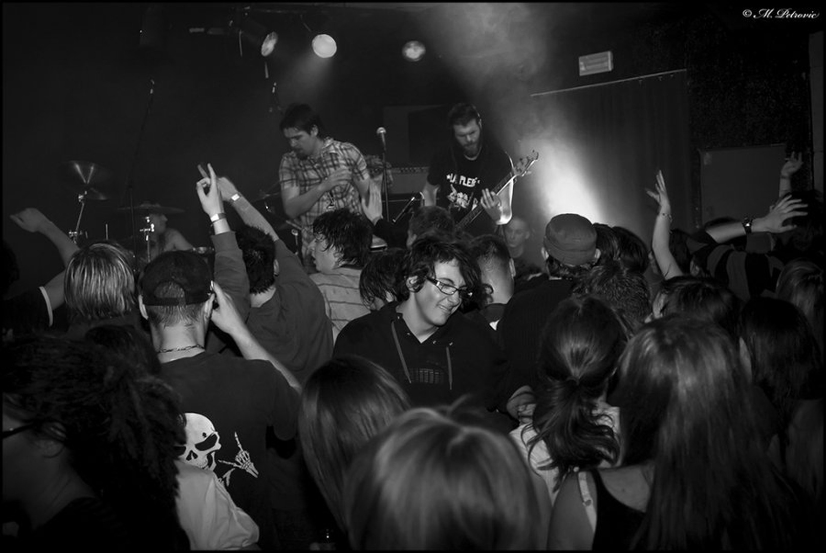 Elvis Jackson - moshpit by Matej Petrovic
