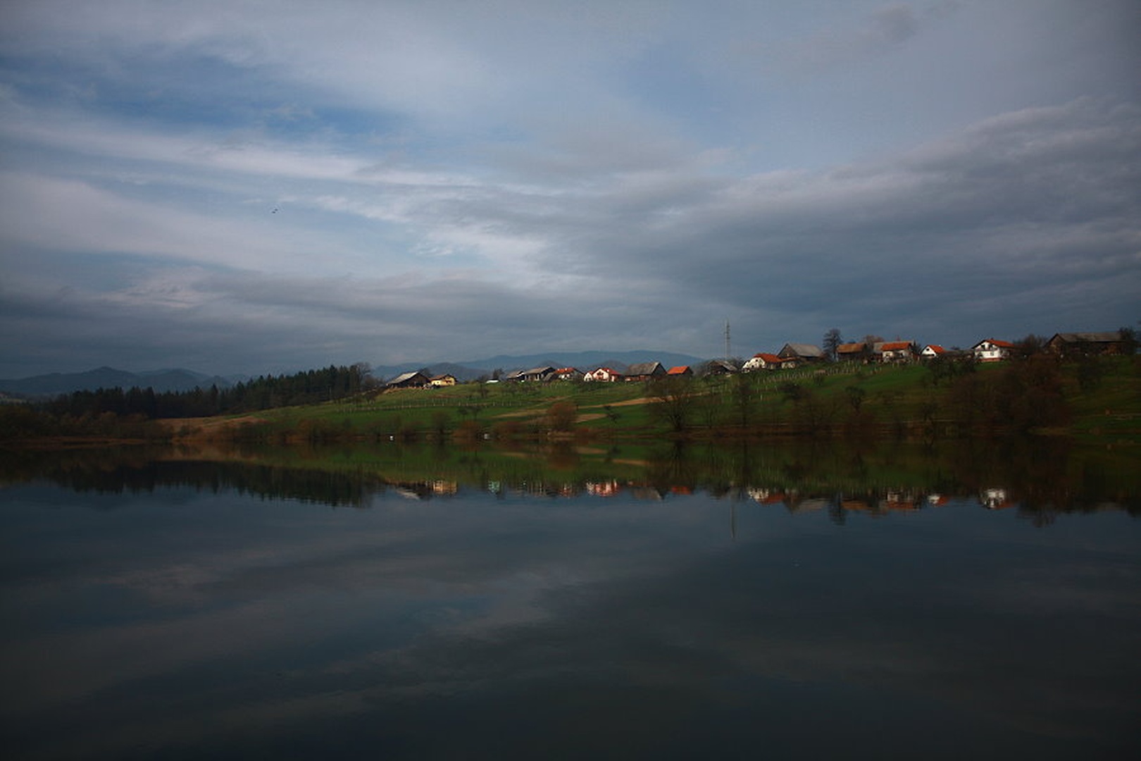 Jezero by march
