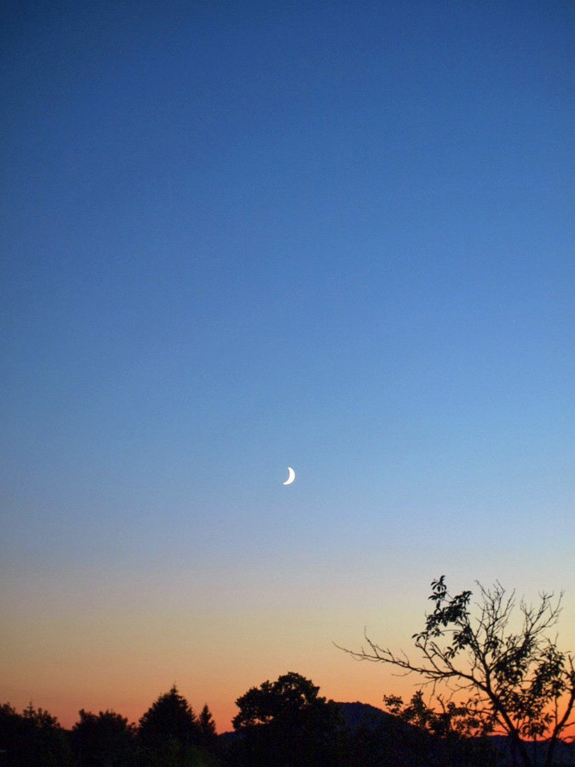 Luna nad sončnim zahodom by trigga
