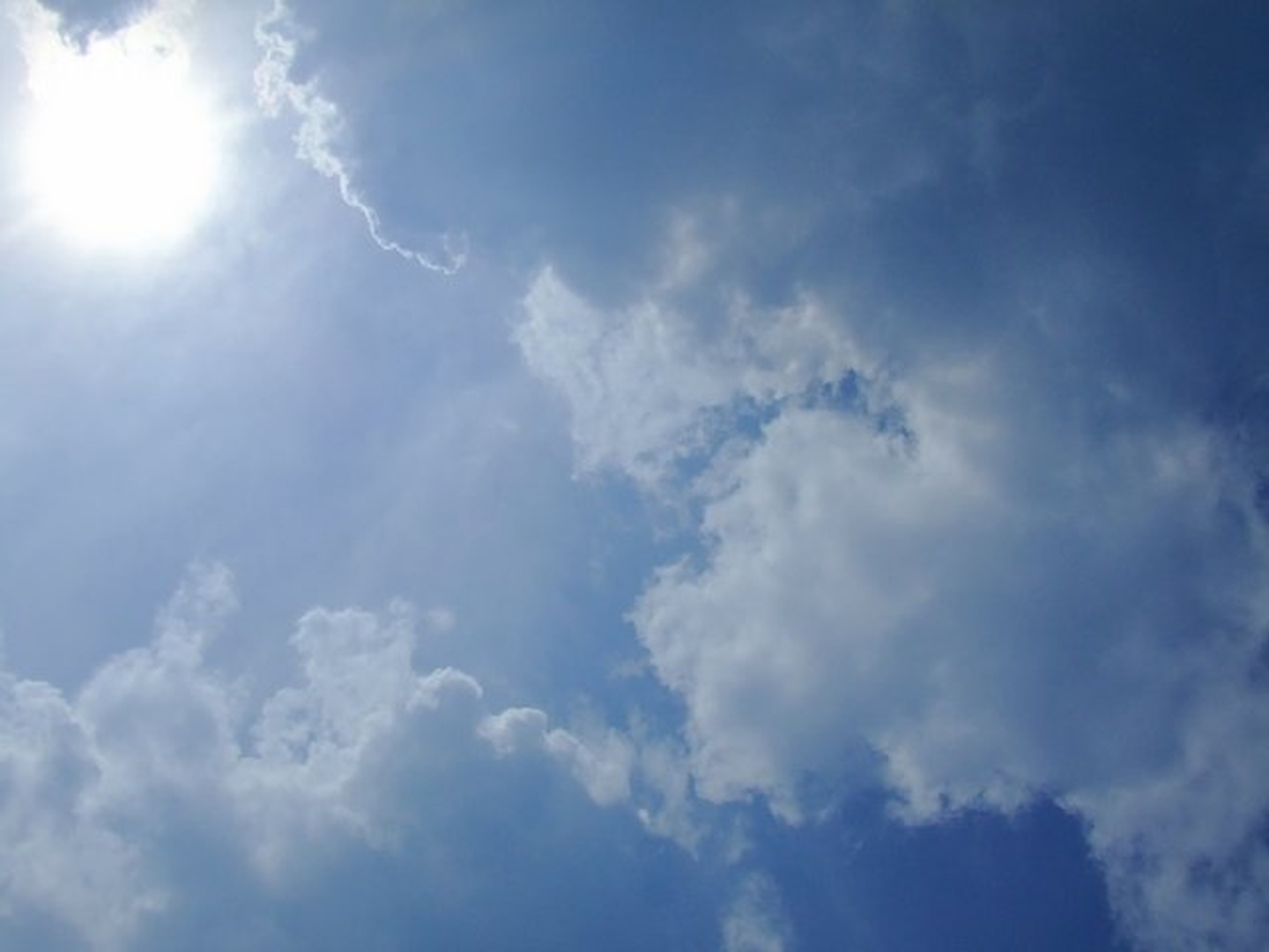 Sonce med oblaki by Irena