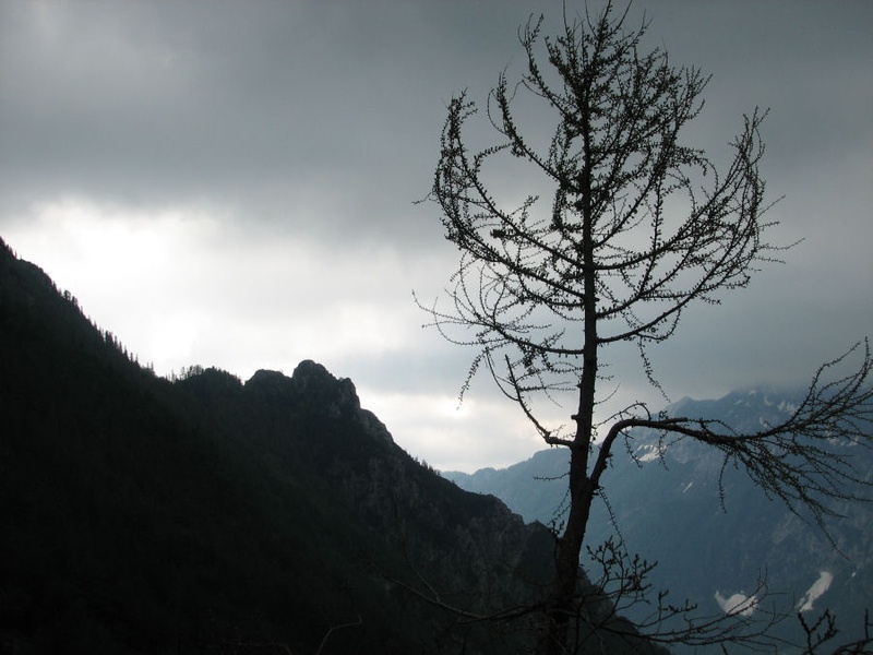 Grozeči oblaki nad Okrešljem by Anton Zupanc