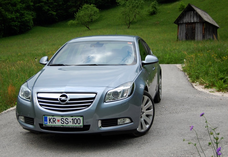 Opel Insignia by Samo Kastelic