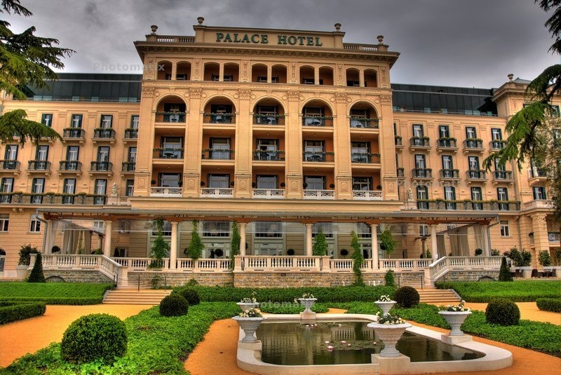 Palace Hotel by bagi