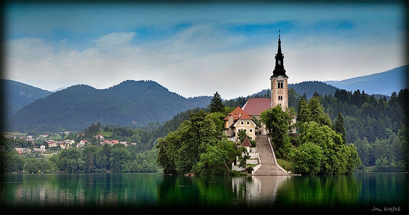 Kaj druzga kot Bled... by Jan Kajfež