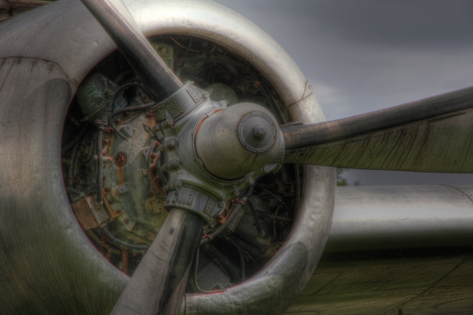 Old airplane engine by Klemen Udovč