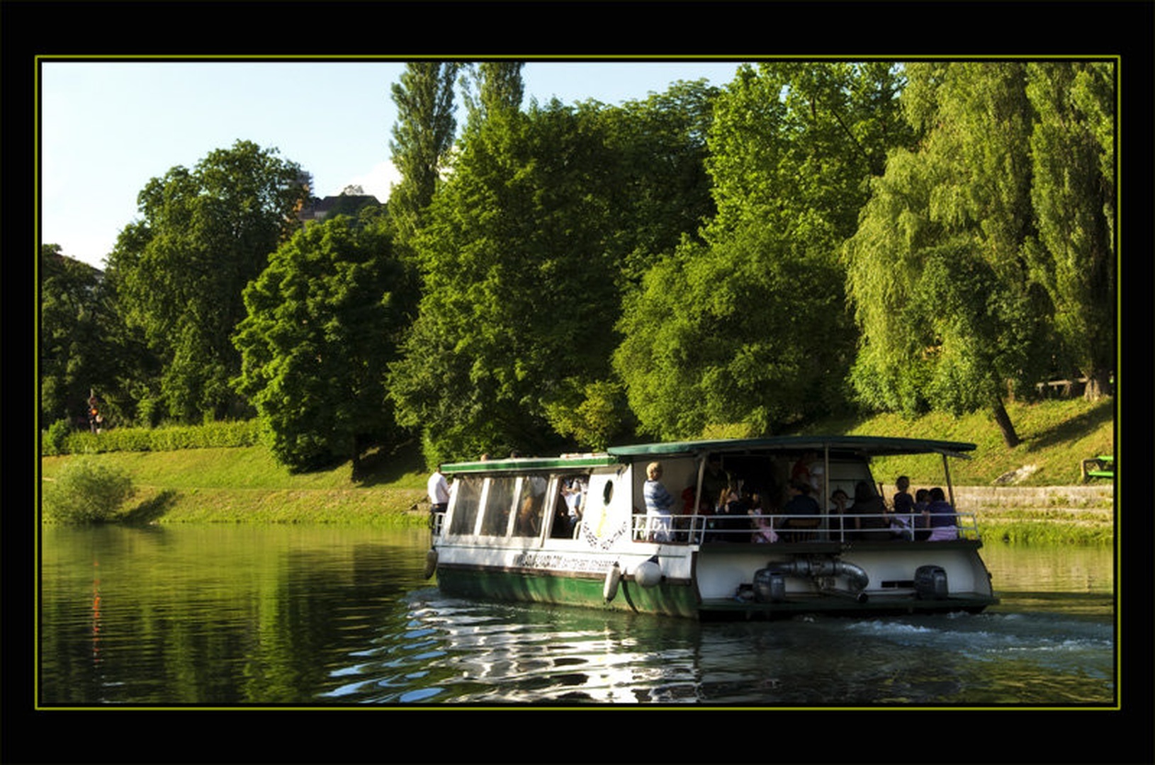 Po Ljubljanci čolnič pluje by Rudi Majerle