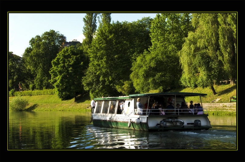 Po Ljubljanci čolnič pluje by Rudi Majerle