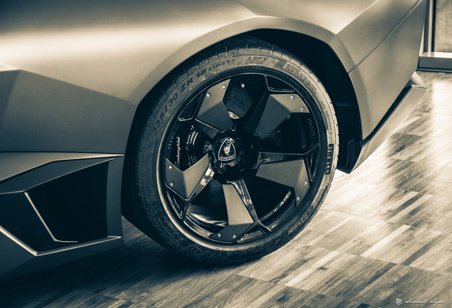 Lamborghini by Samuell Sajko