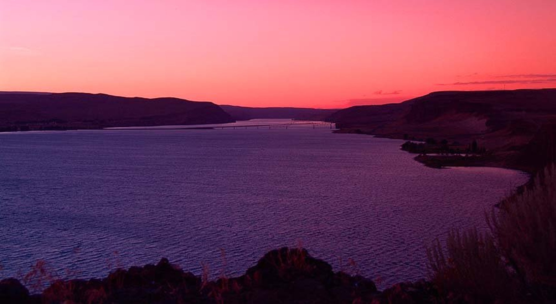 Columbia River by dee