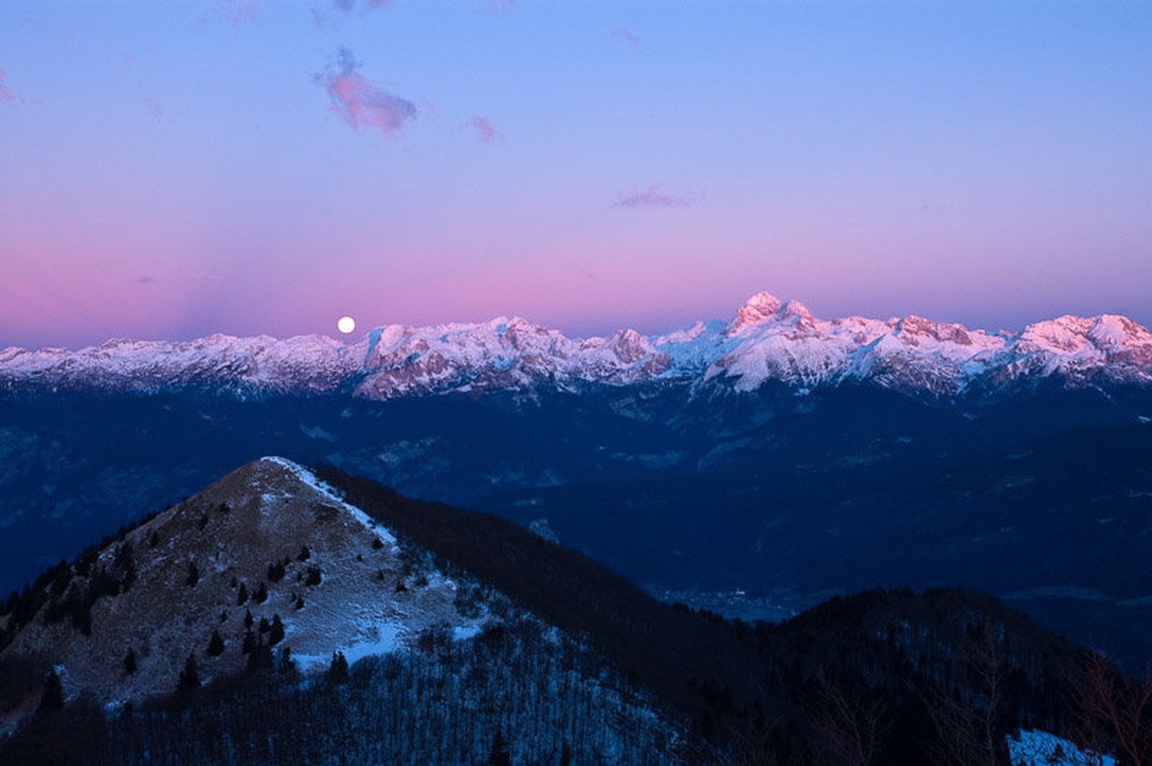 Moonset over Studor by Andy Aungthwin