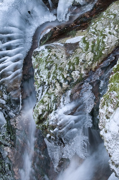 Around Suh waterwall by Andy Aungthwin