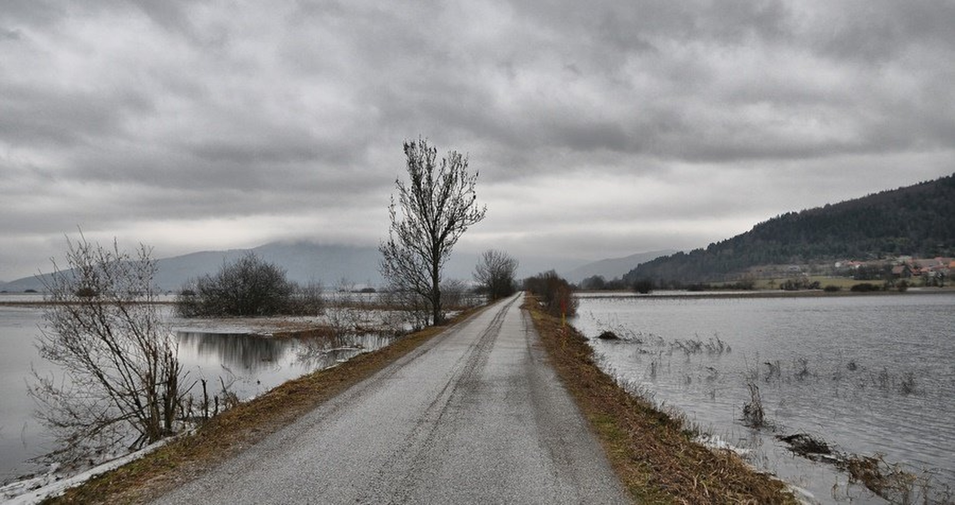 čez jezero by Simon Marka