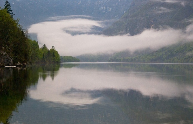 Bohinjsko jezero v večernem rosenju by jože krnc