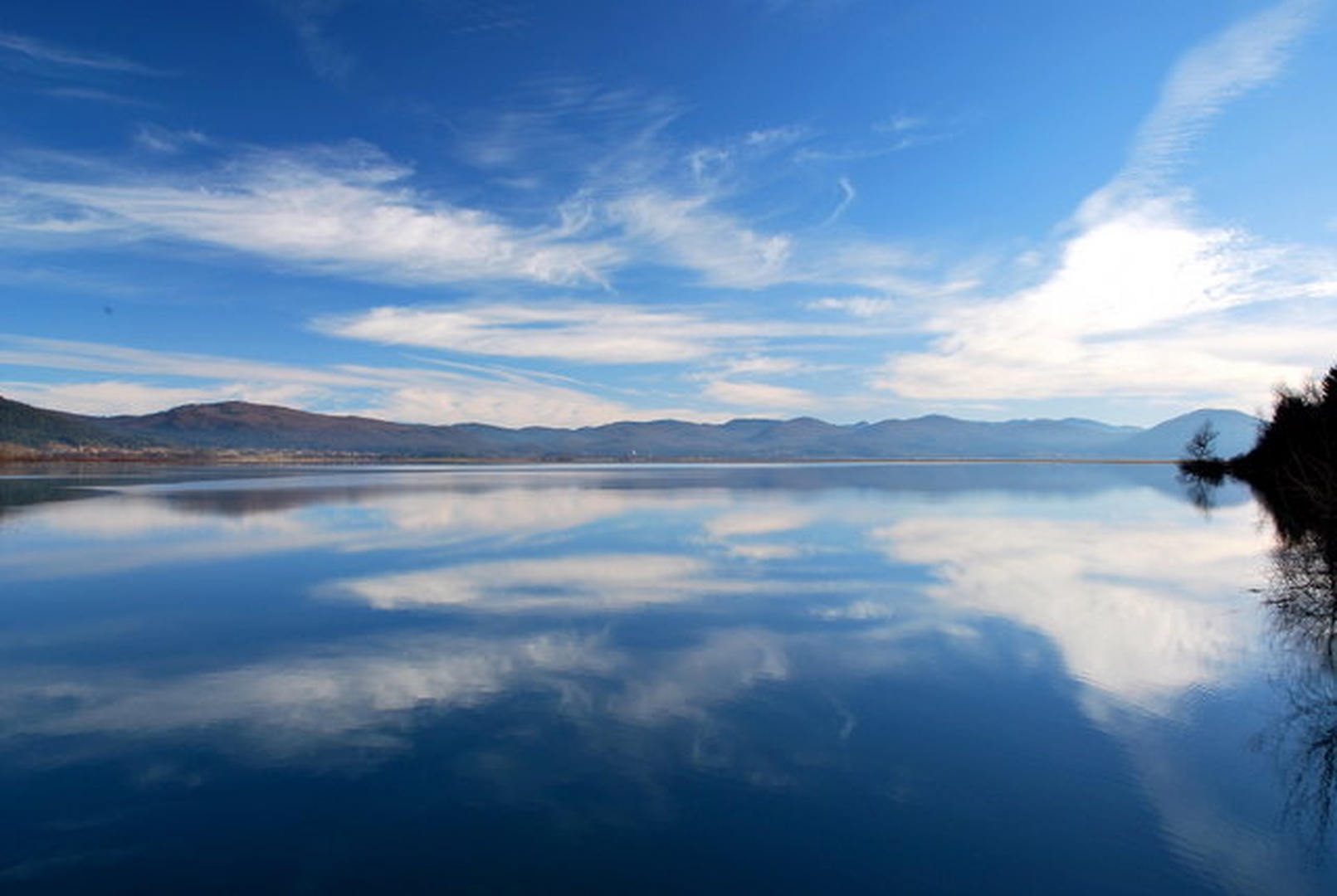 Cerkniško jezero by Vojko Strahovnik