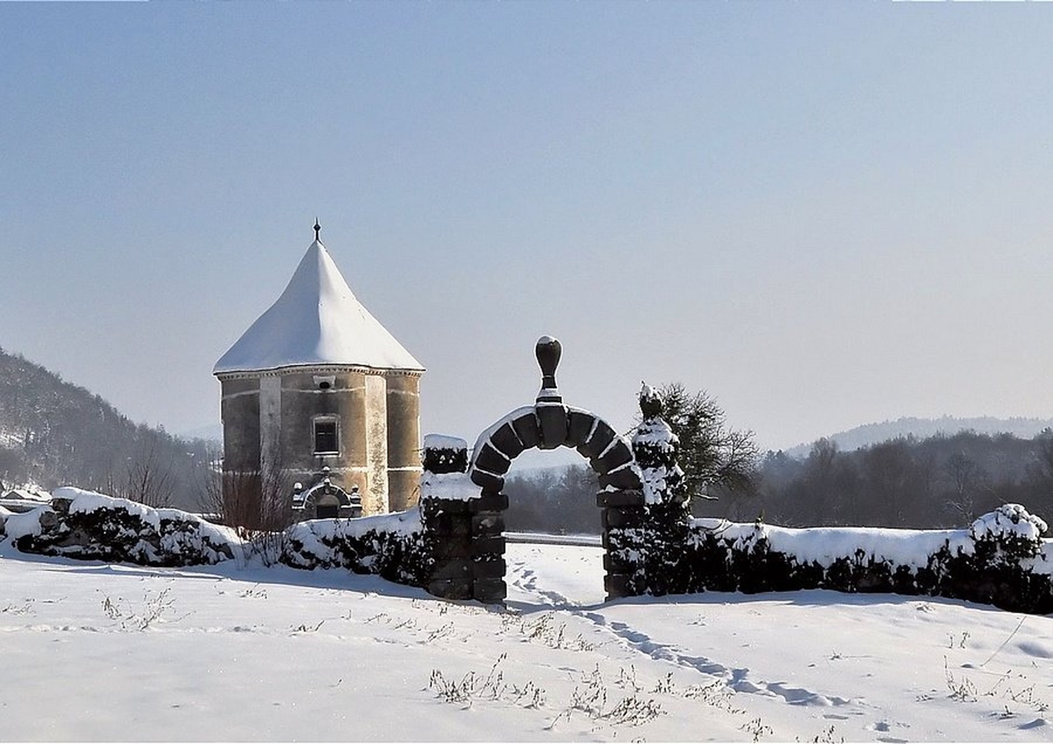 Hudičev turen še stoji by Marjan