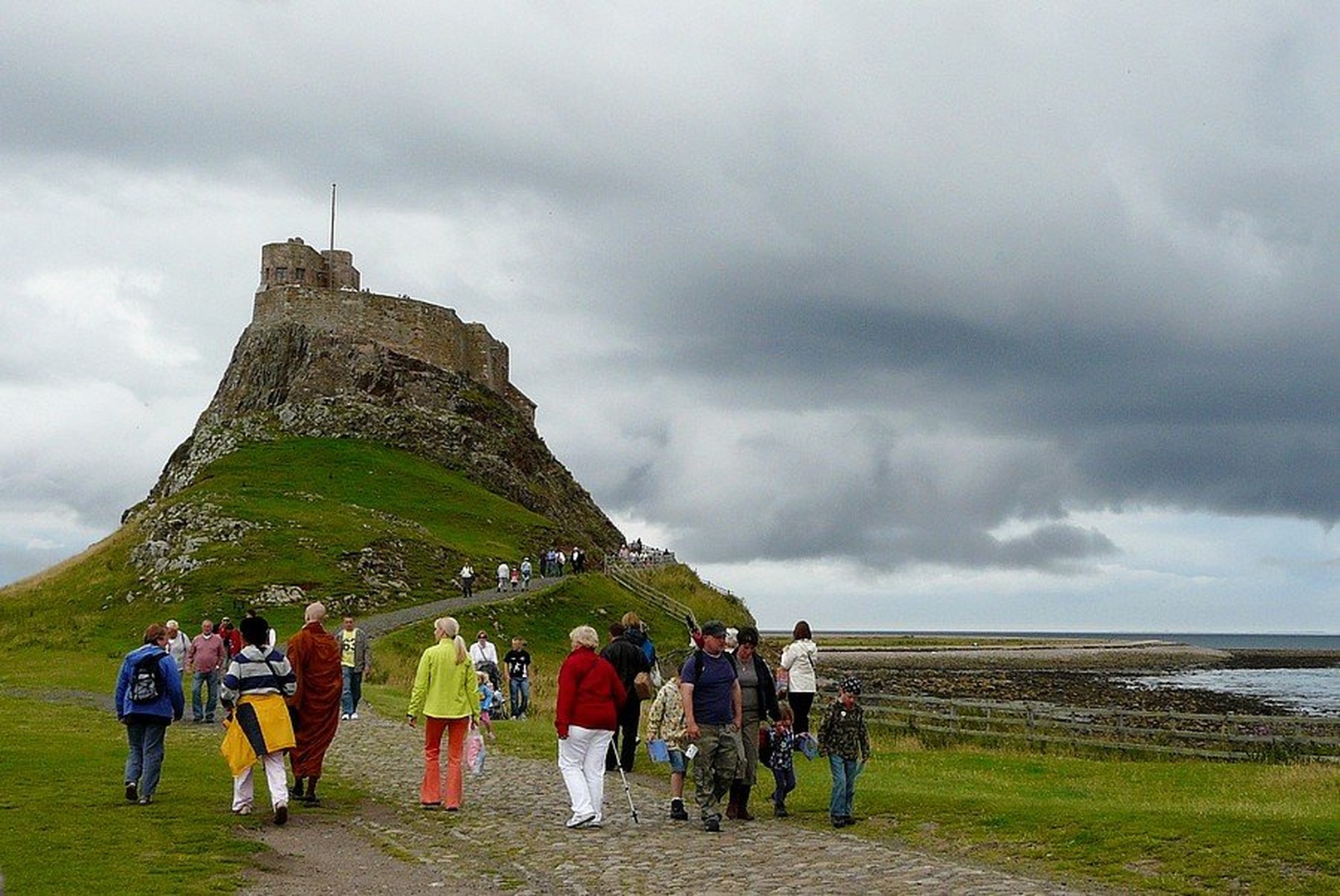 Grad Lindisfarne GB by Marjan