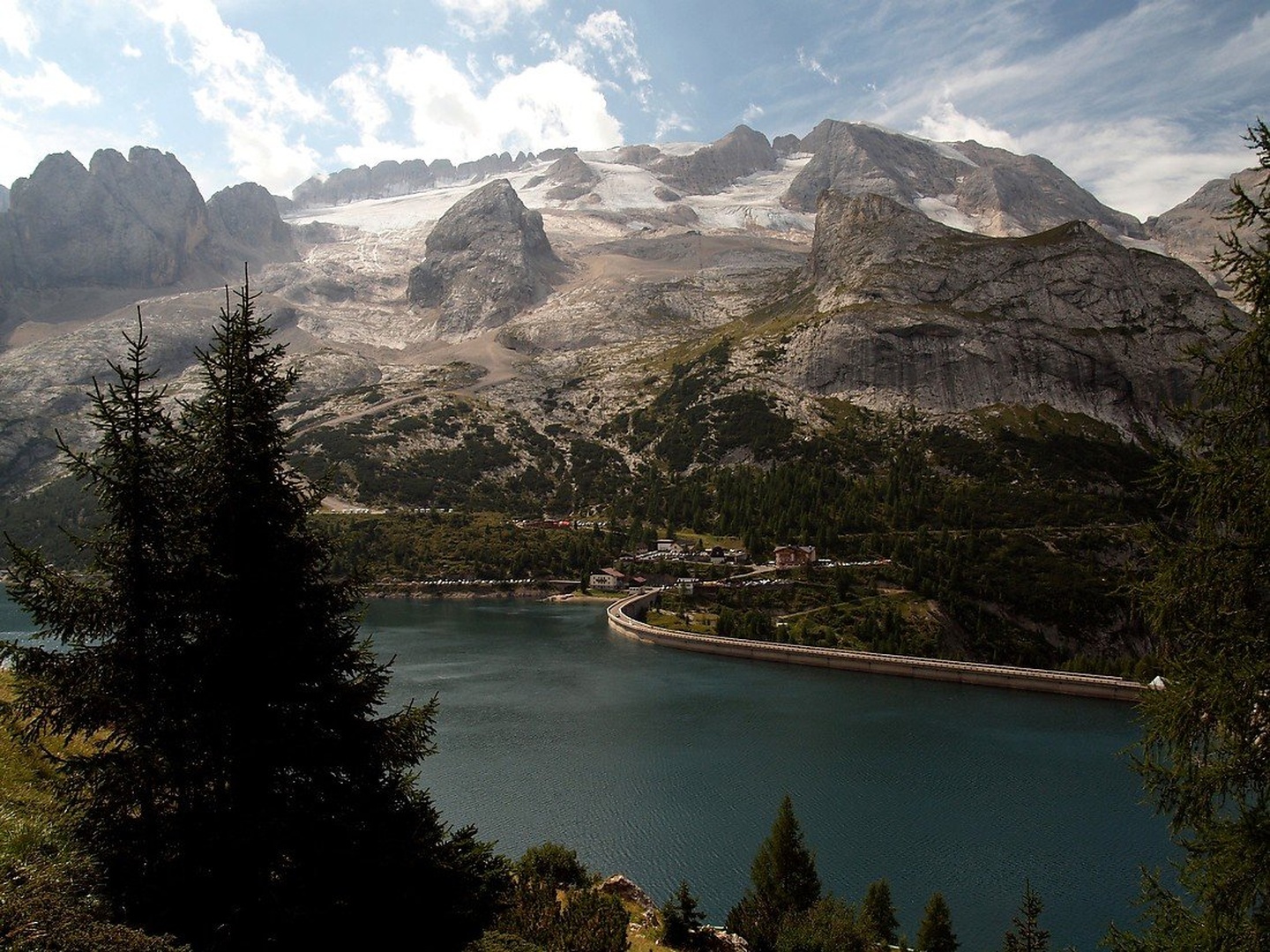 Jezero Lago di Fedaia, v ozdju Marmolada by Franci Medved