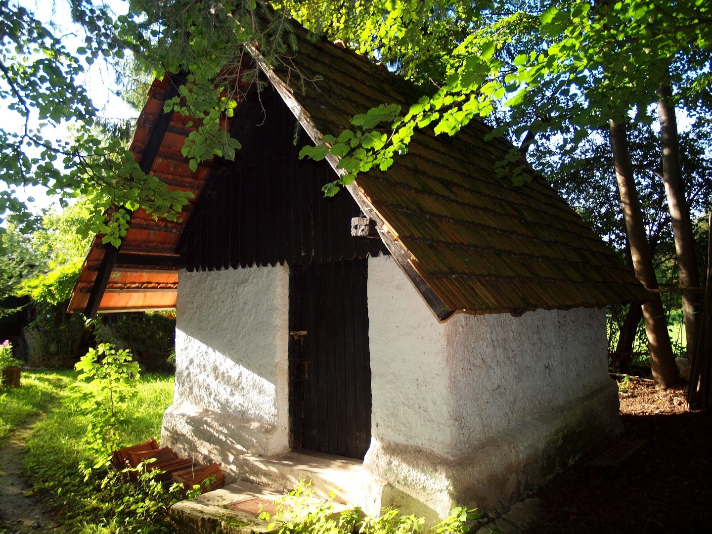 Hiška by Franci Medved