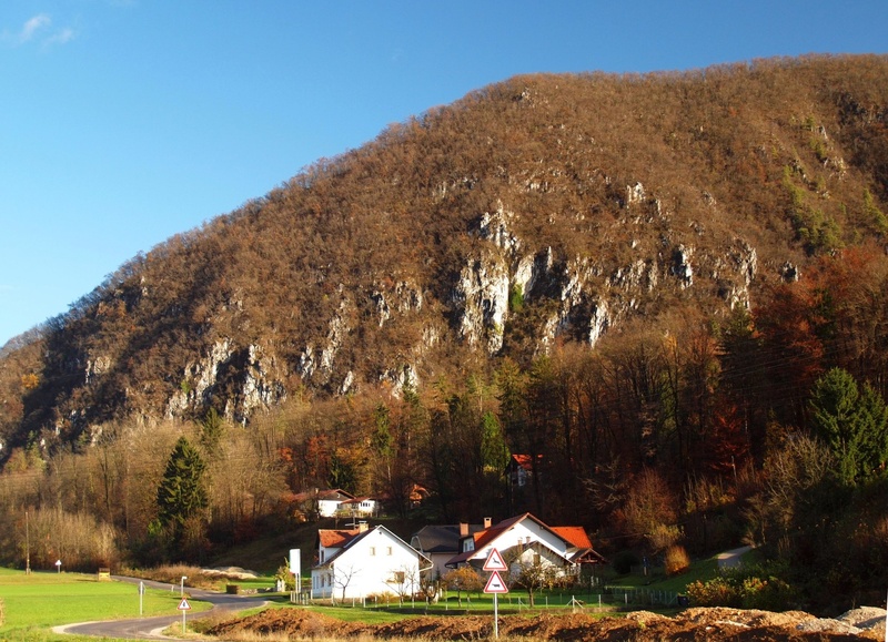Vikrče in Grmada by Franci Medved