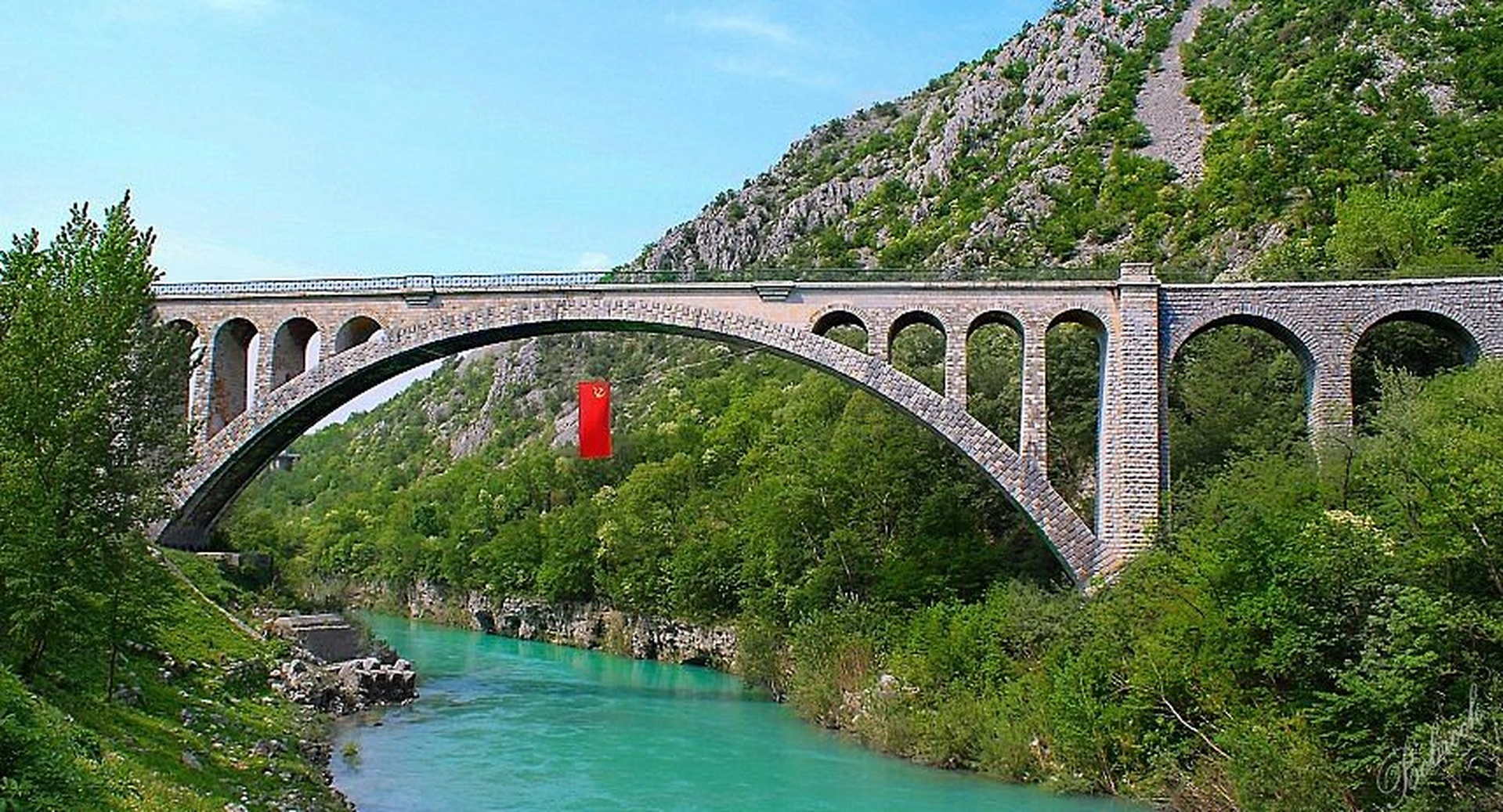 Bandiera rossa by Aleš Kljakič