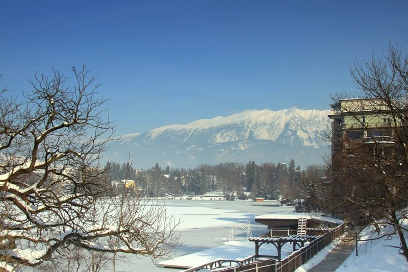 zaledenelo jezero by vikend