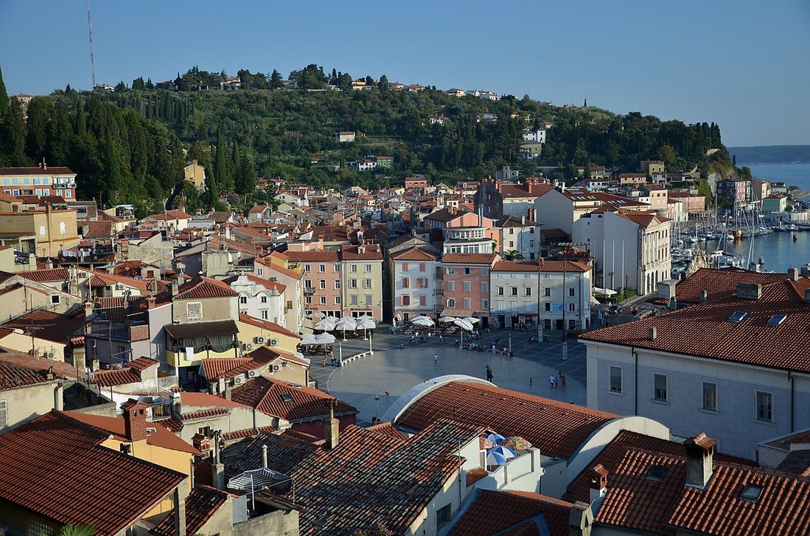 Piran Tratinijev trg by Tomaž Janežič