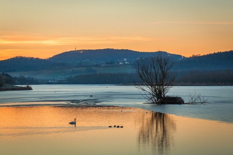 Jutro na Perniškem Jezeru by Matjaž Guček
