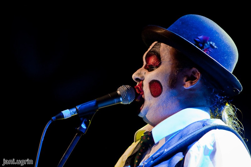 Circus singer by Jani Ugrin